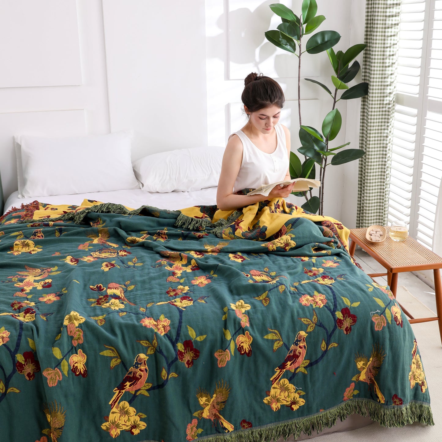 Wendesteppdecke aus Baumwolle mit Blumenmuster und Quasten „Magpie“