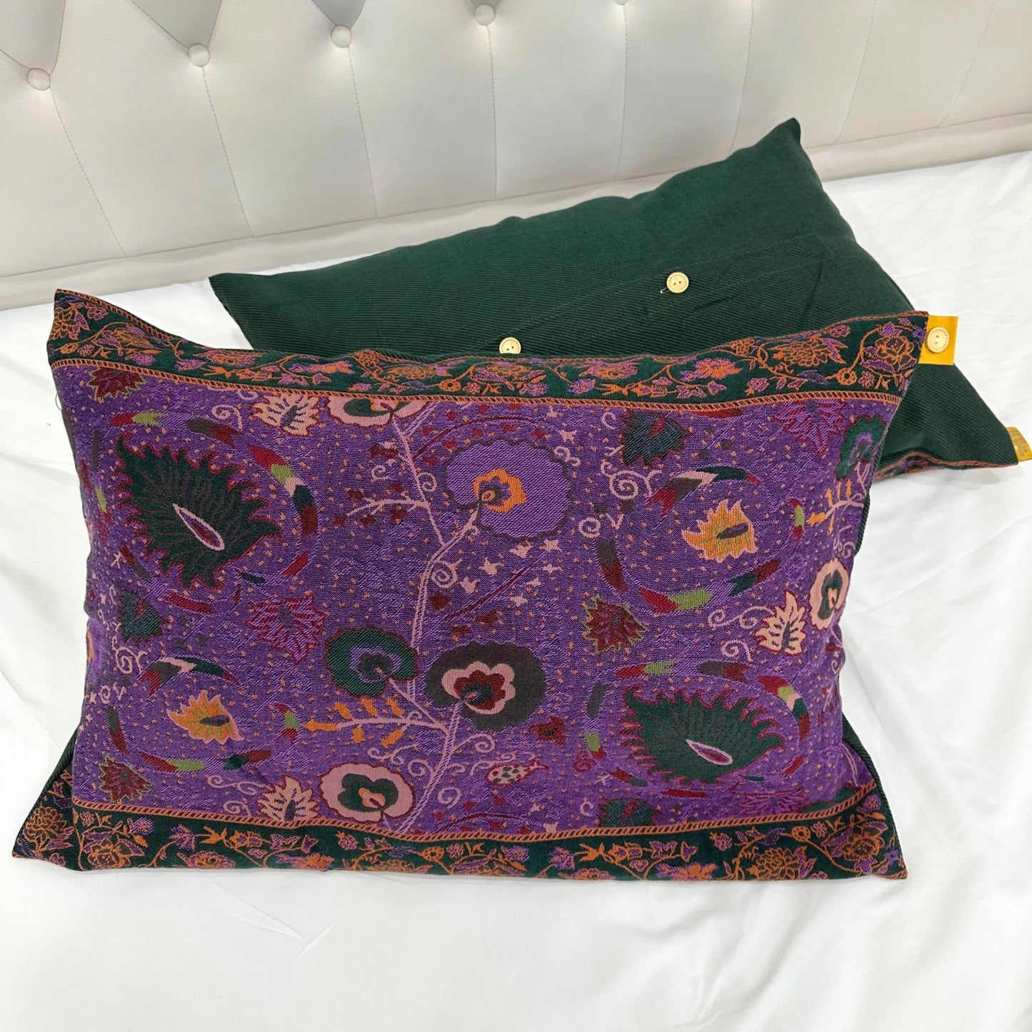 Steppdecke mit böhmischem Blumenmuster und Quasten aus Baumwollgaze