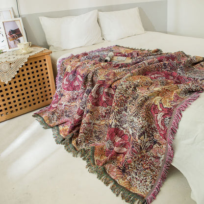 Dekorative Decke im Retro-Stil mit Quasten