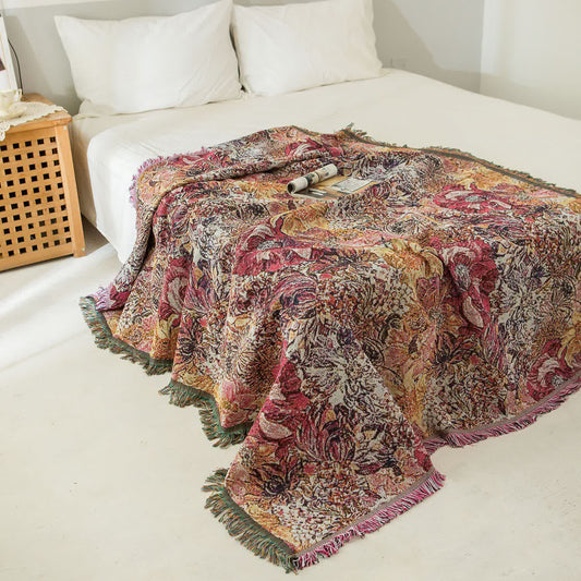 Dekorative Decke im Retro-Stil mit Quasten