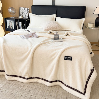 Flauschige Fleece-Überwurfdecke im schlichten Stil
