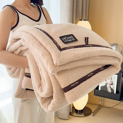 Flauschige Fleece-Überwurfdecke im schlichten Stil