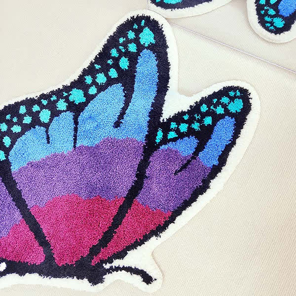 Rustikaler Anti-Rutsch-Teppich mit fliegendem Schmetterling