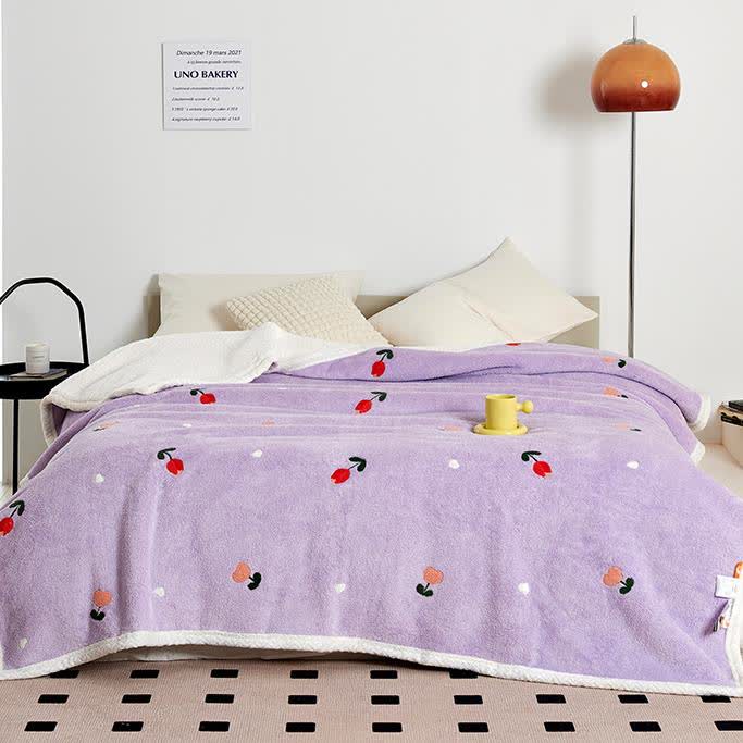Weiche Fleece-Überwurfdecke mit pastoralen Tulpenmotiven