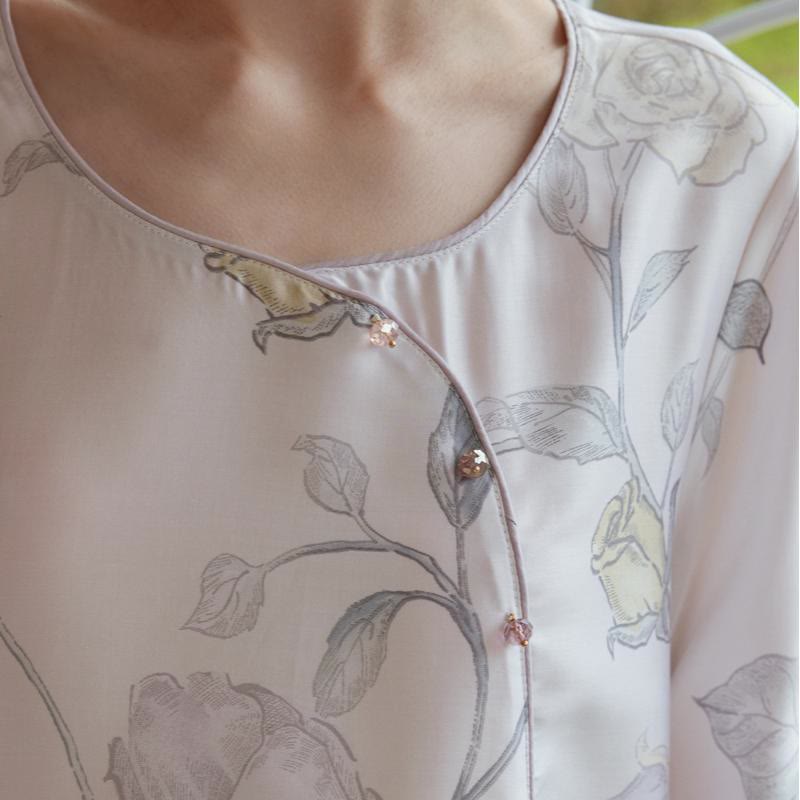 Elegantes Nachthemd aus Lyocellfaser mit Blumenmuster