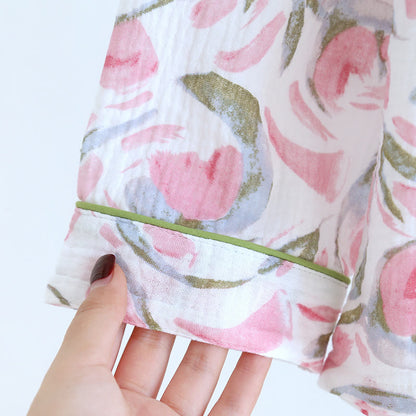 Pyjama-Set aus Baumwollgaze mit Blumenmuster und Tulpenmotiv