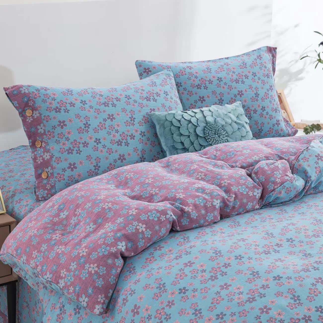 Bettwäscheset aus Baumwollgaze mit Blumenknöpfen (4-teilig)