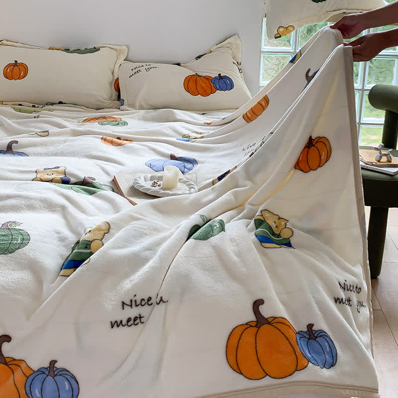 Flanelldecke mit Cartoon-Kürbis und süßem Bären