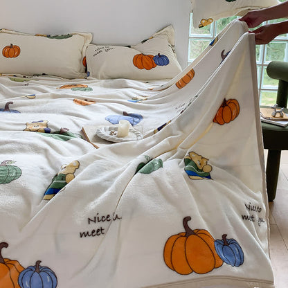 Flanelldecke mit Cartoon-Kürbis und süßem Bären