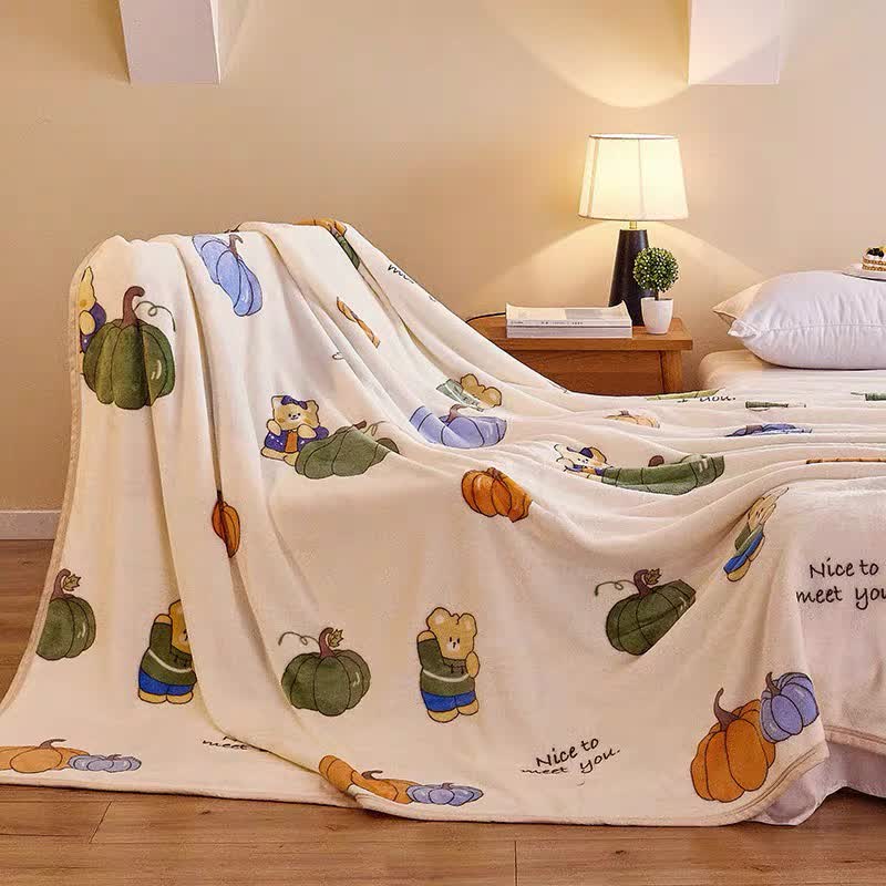 Flanelldecke mit Cartoon-Kürbis und süßem Bären