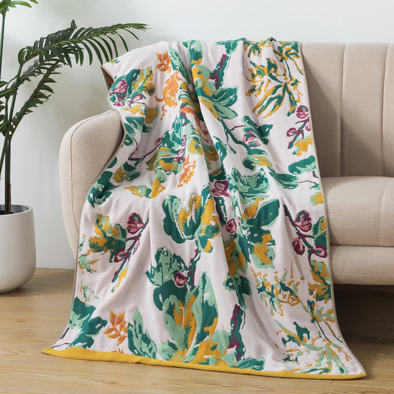 Vierlagiges Badetuch aus Baumwollgaze mit Blumenmuster