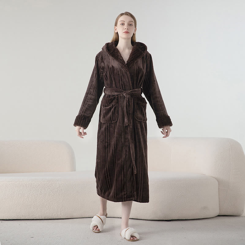 Langer Winterbademantel aus Fleece mit Kapuze - image 9