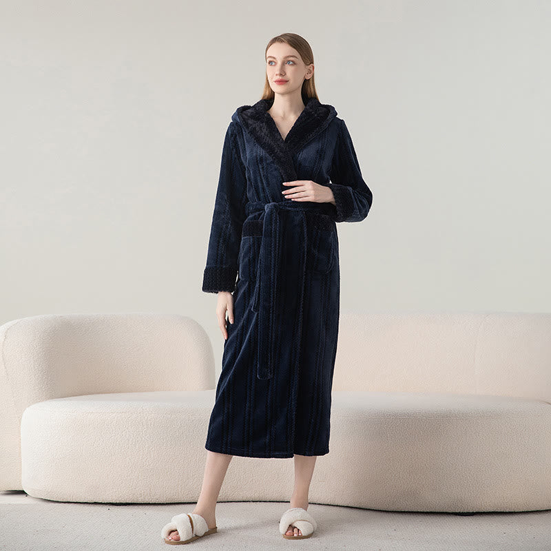 Langer Winterbademantel aus Fleece mit Kapuze - image 6