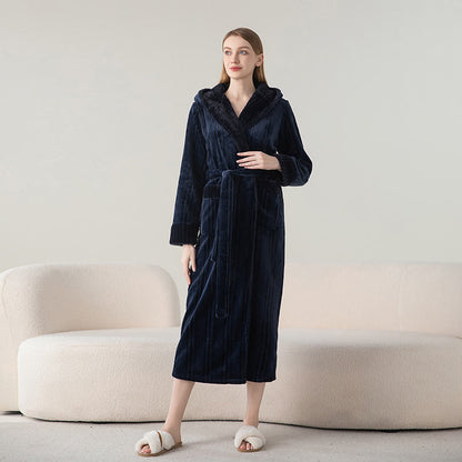 Langer Winterbademantel aus Fleece mit Kapuze - image 6