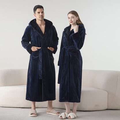 Langer Winterbademantel aus Fleece mit Kapuze - image 5