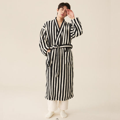 Langer Bademantel aus Winterfleece mit modernen Streifen - Bademantel mit Hose - Schwarzweiß - Herren XXL - image 11