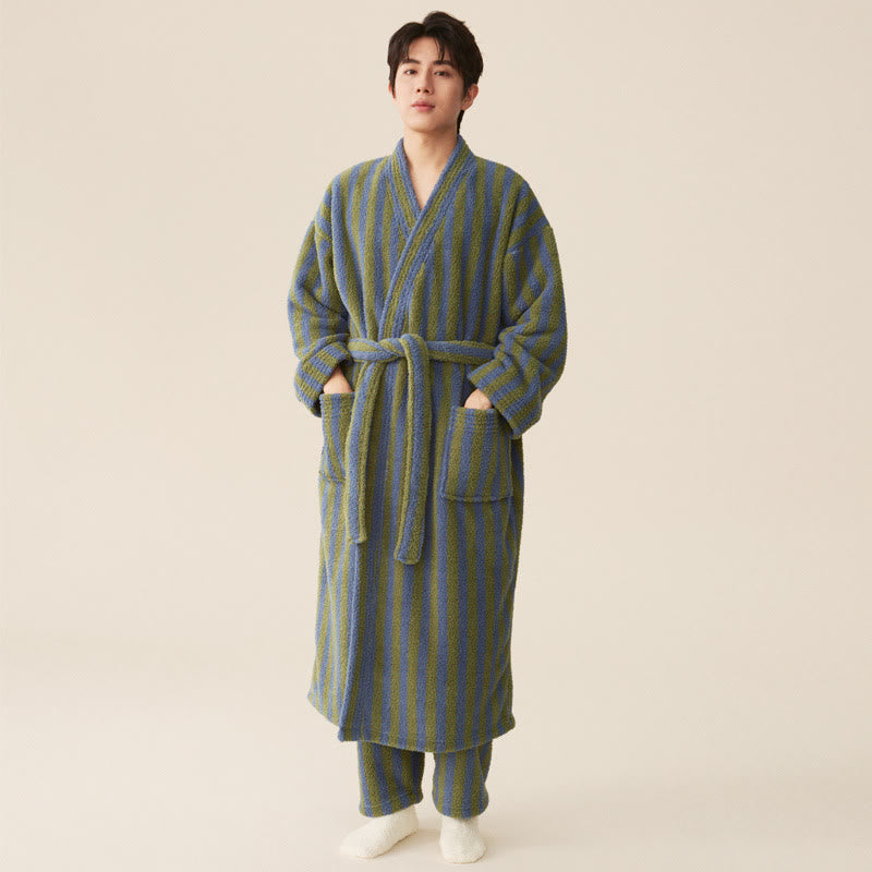 Langer Bademantel aus Winterfleece mit modernen Streifen - image 3