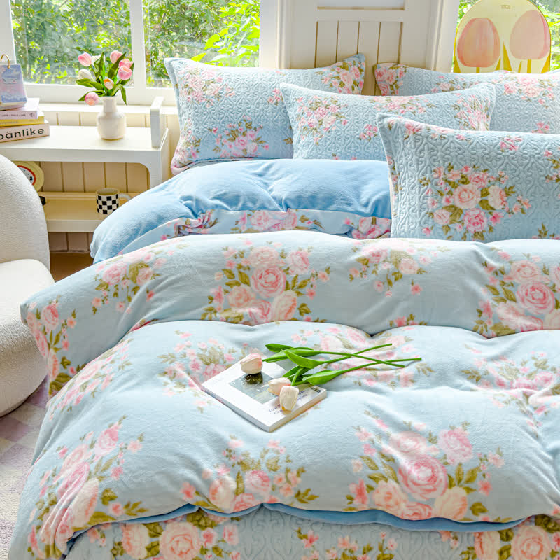 Winter-Bettwäscheset mit elegantem Blumenmuster aus Samt (4-teilig)