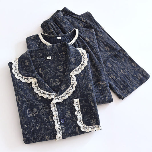 Ländliches Pyjama-Set aus Baumwolle mit Schwanenblumen