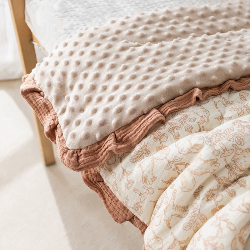 Atmungsaktive Babydecke aus Baumwolle mit Rüschen