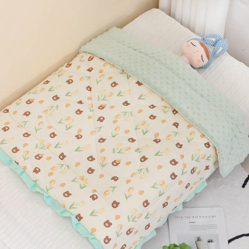 Schöne Babydecke mit Tulpenbär-Motiv