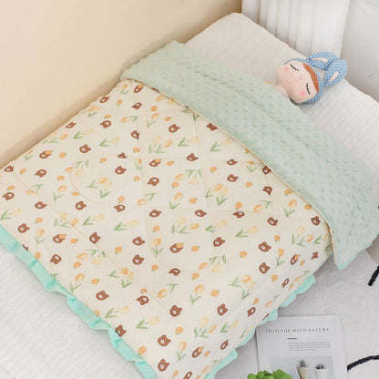 Schöne Babydecke mit Tulpenbär-Motiv