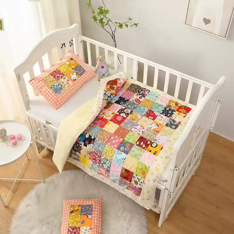 Patchwork-Babydecke aus reiner Baumwolle mit Blumenmuster - image 1