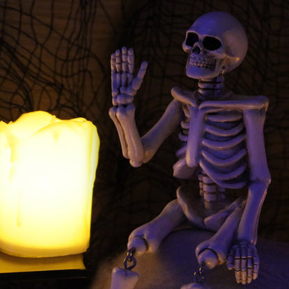 Halloween Skelett-Ornament aus Kunstharz mit winkender Hand