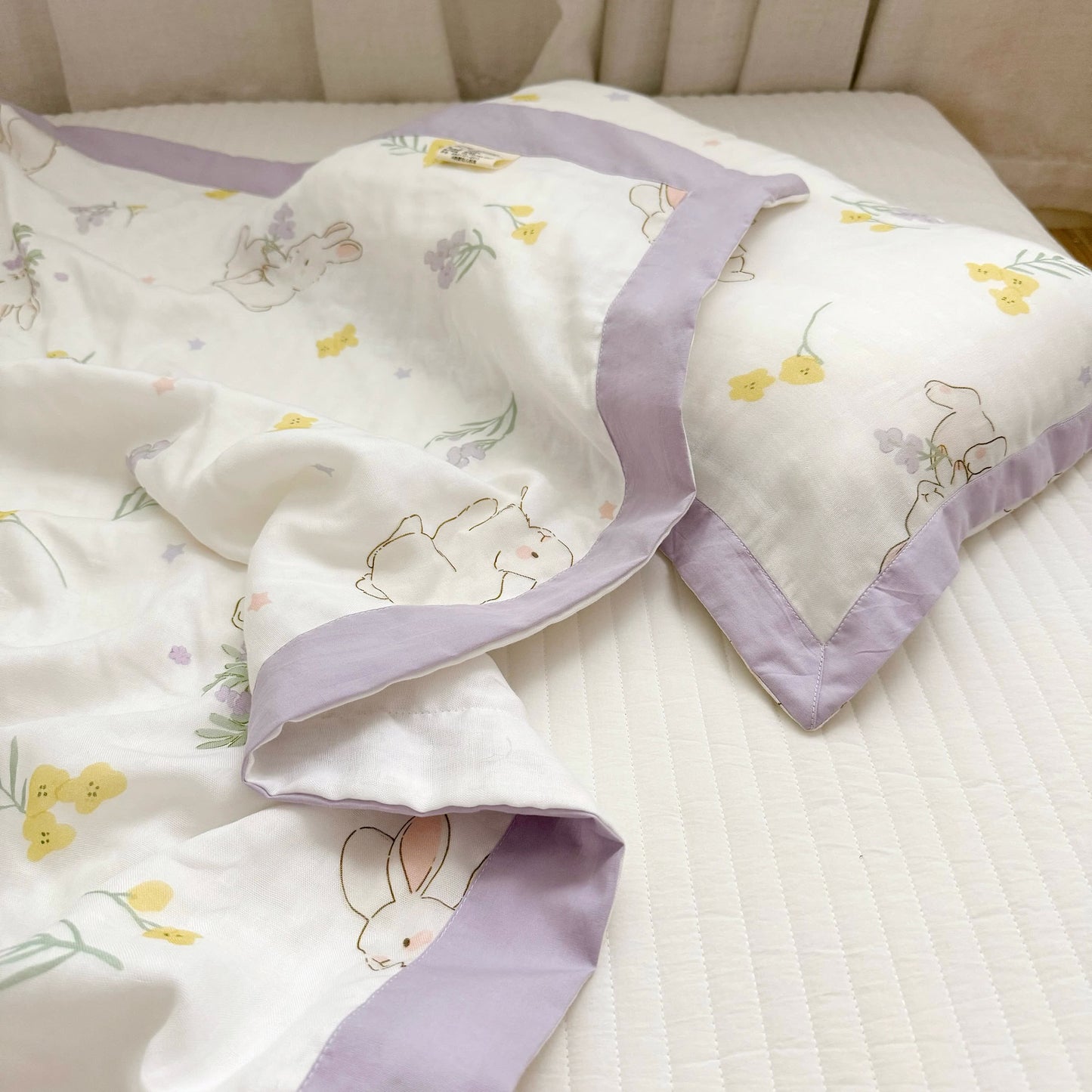 Atmungsaktive Steppdecke „Rural Rabbit“ für Babys und Kleinkinder