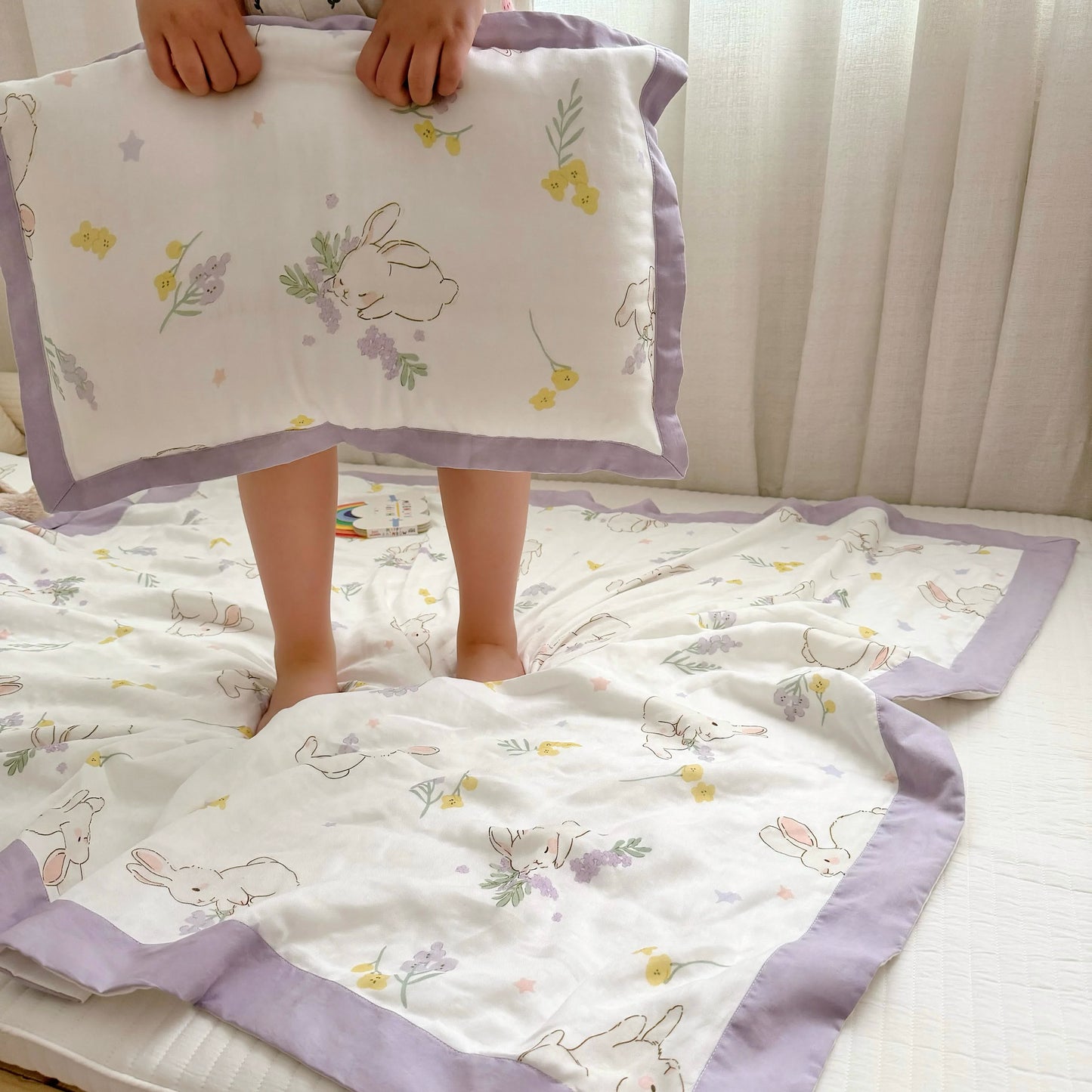 Atmungsaktive Steppdecke „Rural Rabbit“ für Babys und Kleinkinder