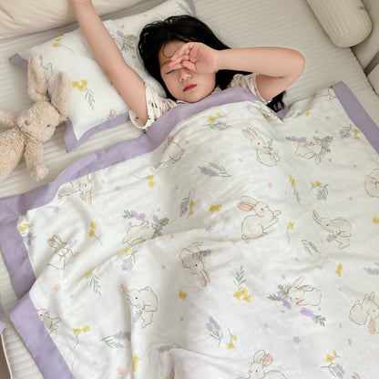Atmungsaktive Steppdecke „Rural Rabbit“ für Babys und Kleinkinder