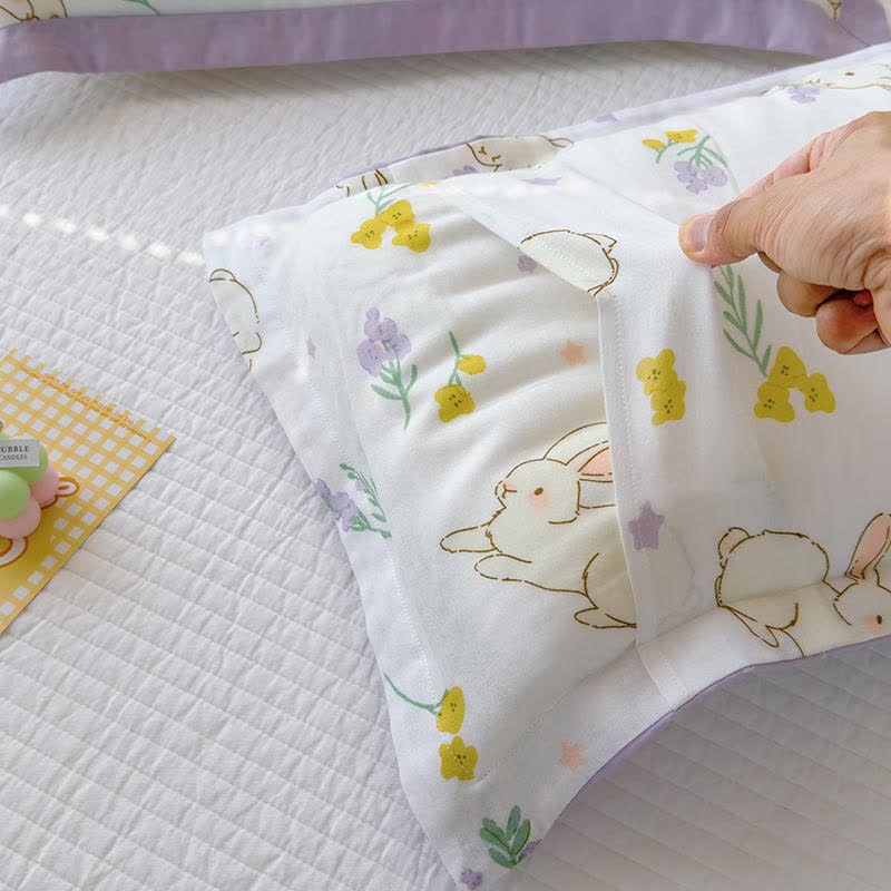 Atmungsaktive Steppdecke „Rural Rabbit“ für Babys und Kleinkinder