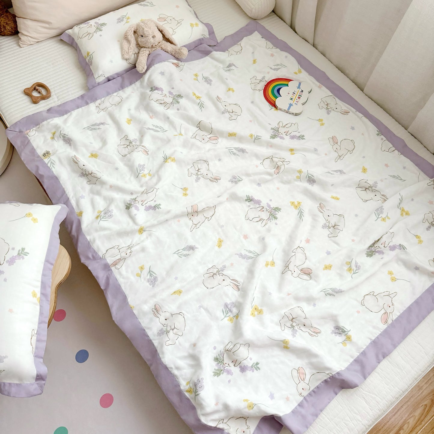 Atmungsaktive Steppdecke „Rural Rabbit“ für Babys und Kleinkinder