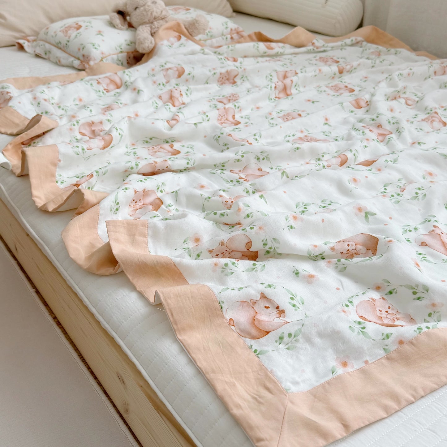 Eichhörnchen-Bambusfaser-Steppdecke für Babys und Kleinkinder