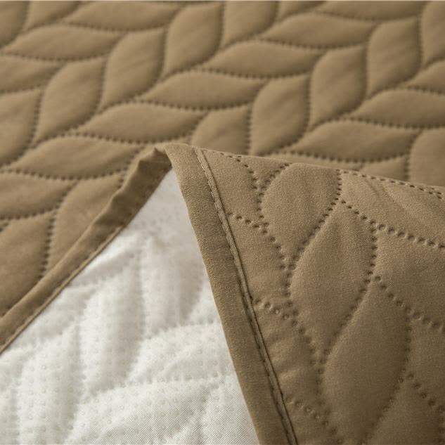 Einfarbiger Möbelschutz für Haustierbett