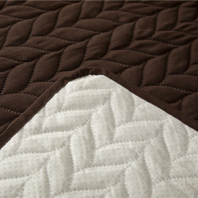 Einfarbiger Möbelschutz für Haustierbett