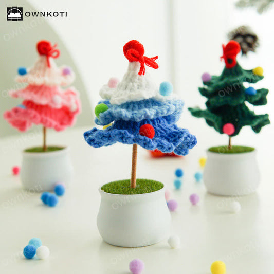 Handgewebter Weihnachtsbaumschmuck im Topf