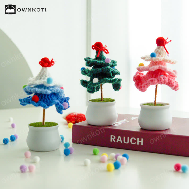 Handgewebter Weihnachtsbaumschmuck im Topf