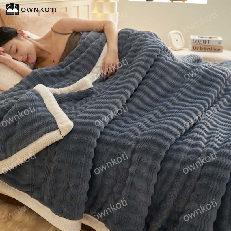 Fleecedecke mit Jacquard-Wellenstruktur