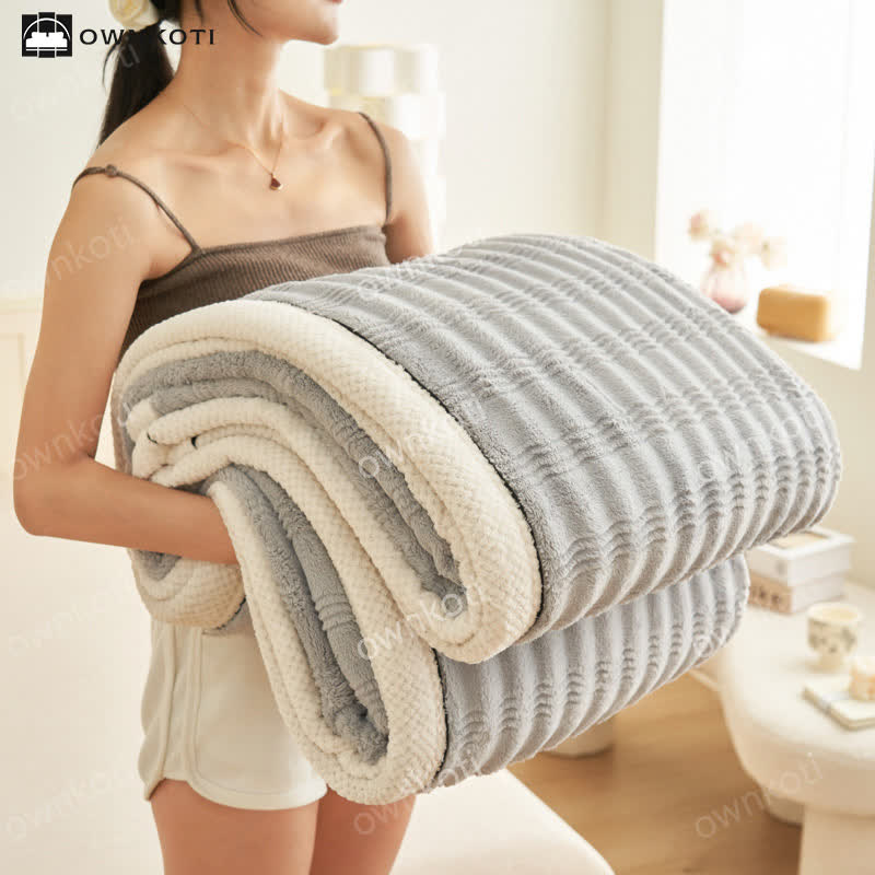 Fleecedecke mit Jacquard-Wellenstruktur