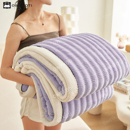 Fleecedecke mit Jacquard-Wellenstruktur