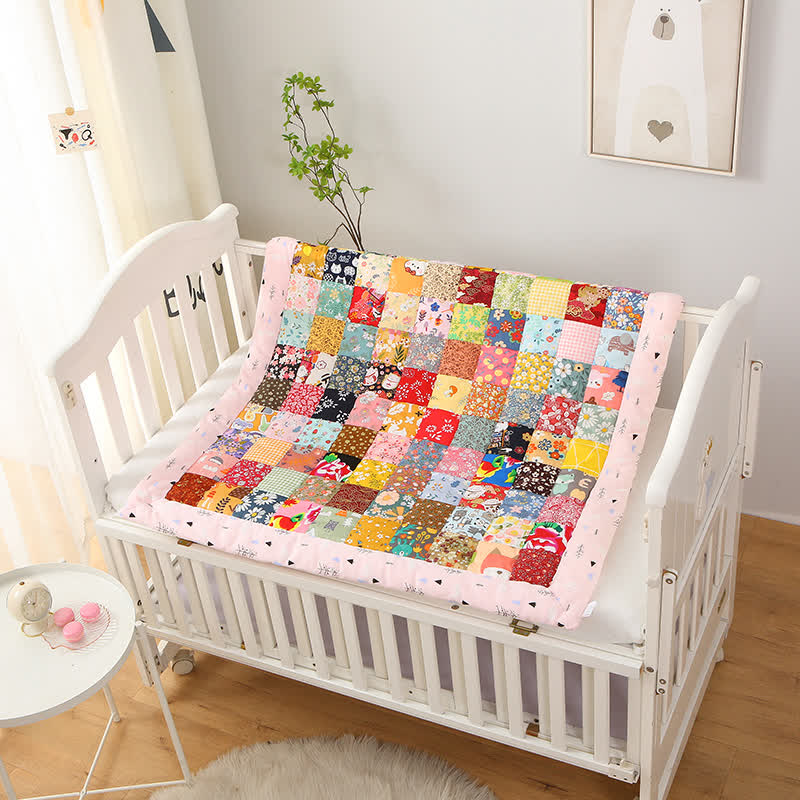 Pastorale Patchwork-Babydecke aus reiner Baumwolle