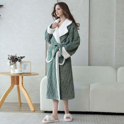 Bademantel aus Jacquard-Fleece mit Reverskragen