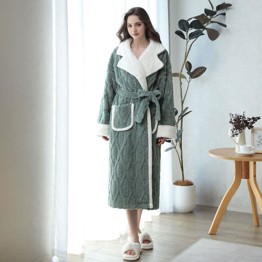 Bademantel aus Jacquard-Fleece mit Reverskragen