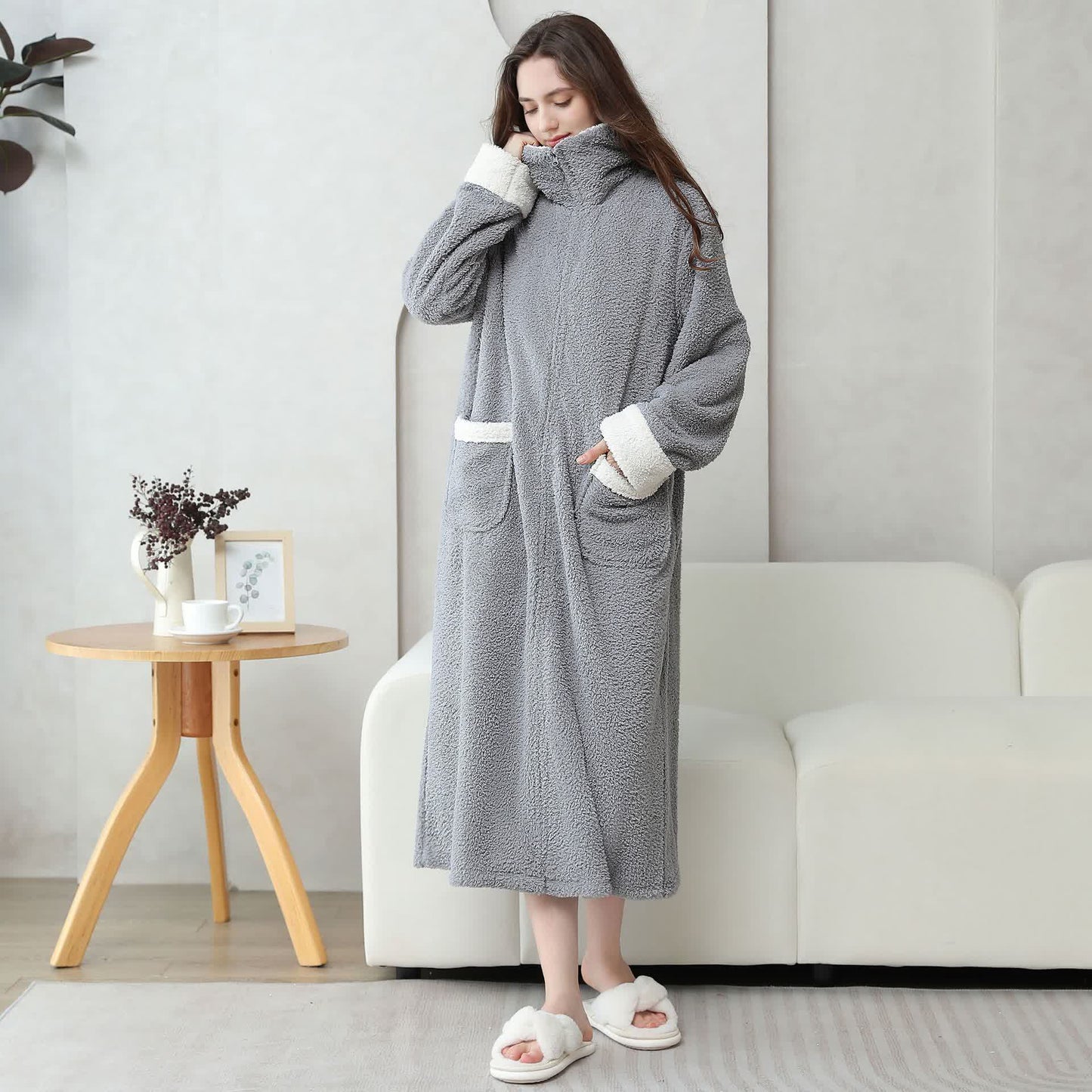 Weiches, warmes, langes Nachthemd aus Fleece mit Reißverschluss