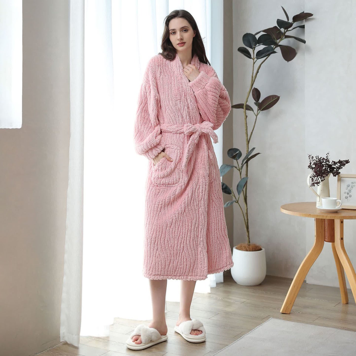 Schlichter, einfarbiger Bademantel aus weichem Fleece
