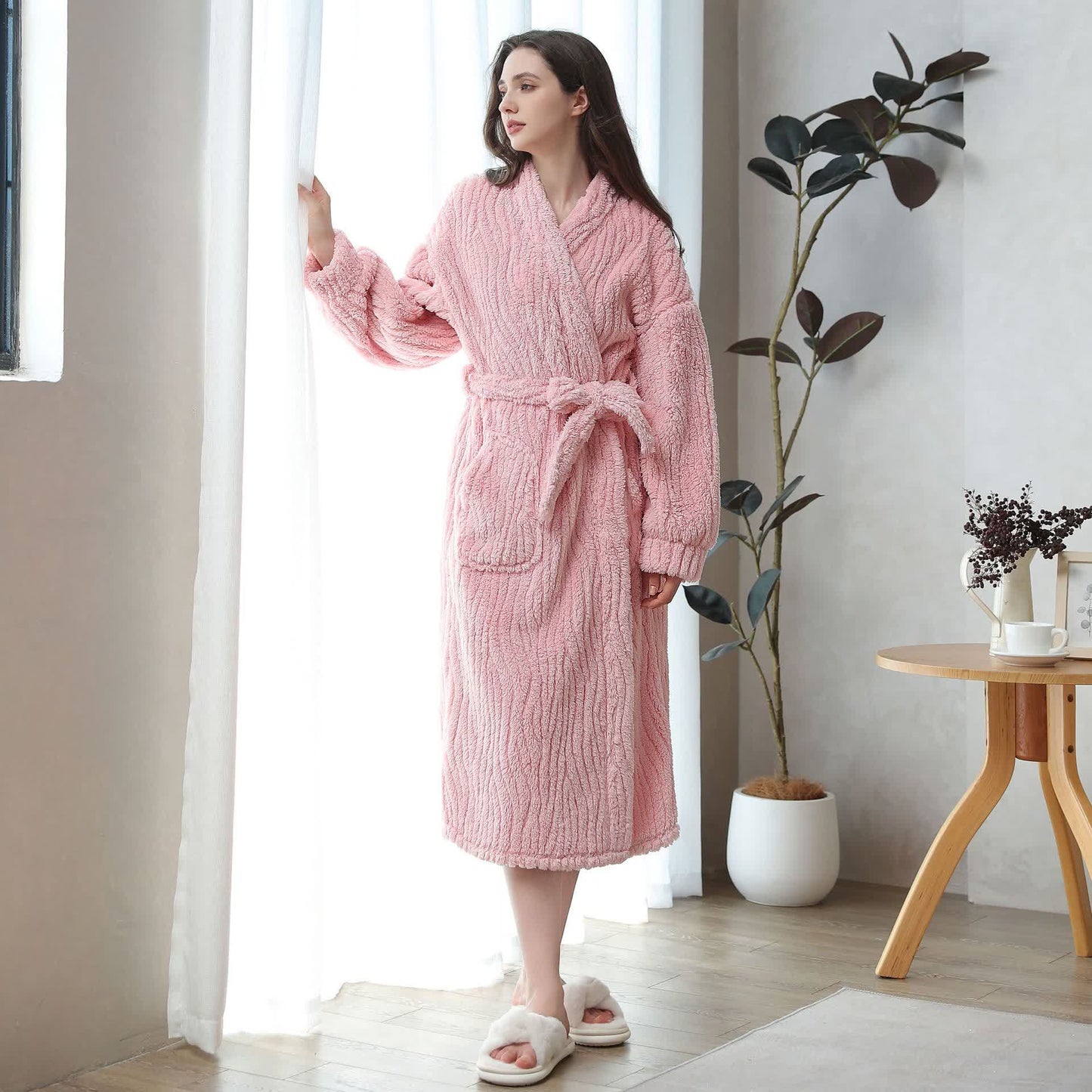 Schlichter, einfarbiger Bademantel aus weichem Fleece