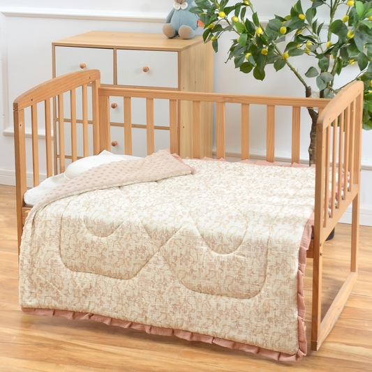 Atmungsaktive Babydecke aus Baumwolle mit Rüschen