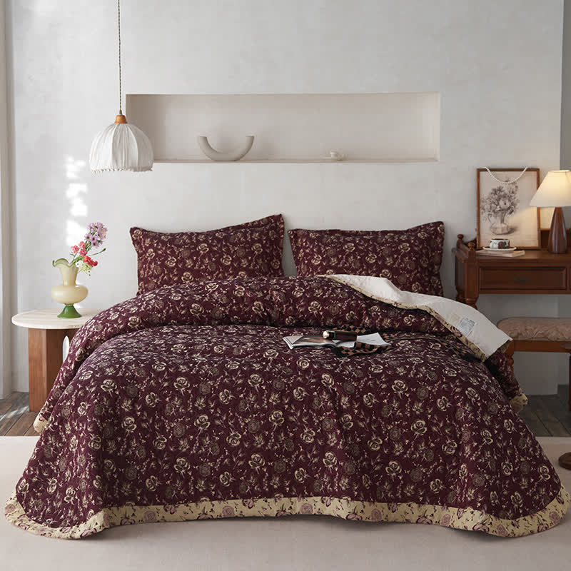 Gesteppte Tagesdecke aus Baumwollgaze im Retro-Rose-Design