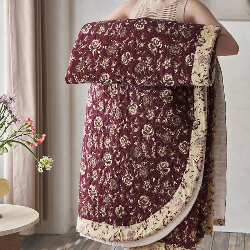 Gesteppte Tagesdecke aus Baumwollgaze im Retro-Rose-Design